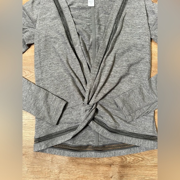 Ivivva For Lululemon Grey Knotted Front Long Sleeve Cardigan Size 12 - Picture 3 of 6